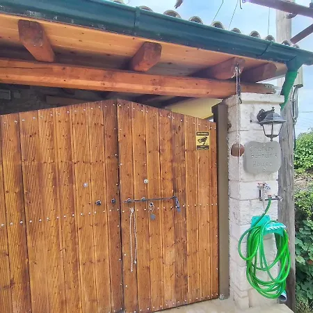 Country-bumpkin's House Karyotikon