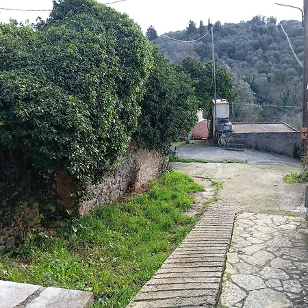 Country-bumpkin's House * Karyotikon